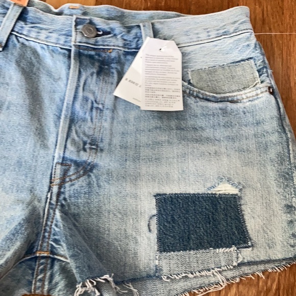 Levi’s shorts with a patch in front - Picture 3 of 4